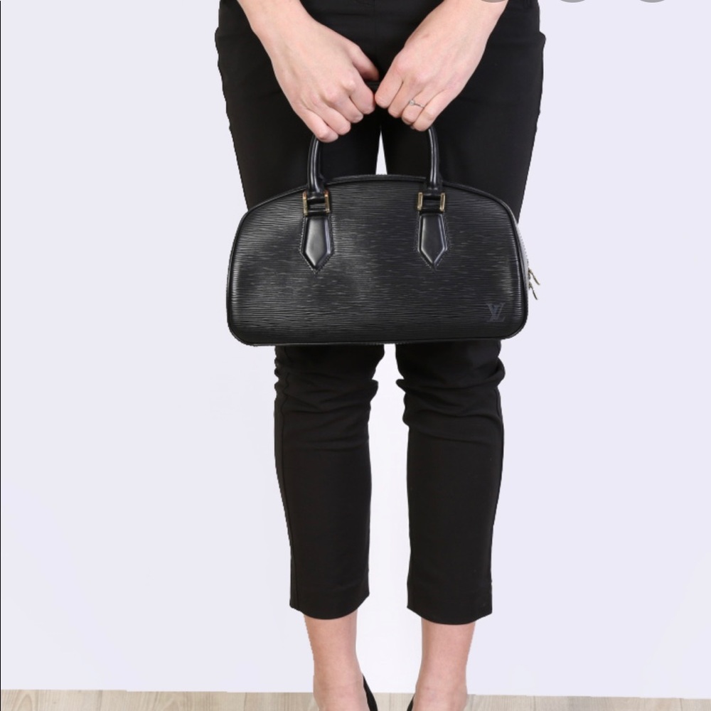 *** Authentic Louis Vuitton black Epi leather***